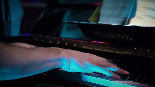 Glass Animals - Winter Wonderland - Radio 1's Piano Sessions смотреть онлайн