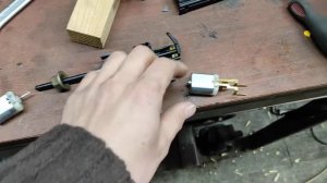 Ремонт привода замка лючка бензобака 8200305732