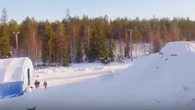 Даниэль Бодин выполнил двойной бэкфлип на 200 килограммовом снегоходе смотреть онлайн