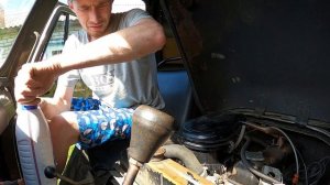 Запускаю УАЗ. Завозим сено. Первая земляника в этом году