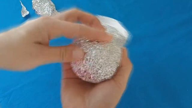 Как сделать простую ёлочную игрушку своими руками. Шарик из фольги