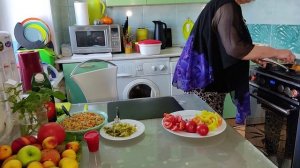 Куриная печень с овощами и рыбный суп