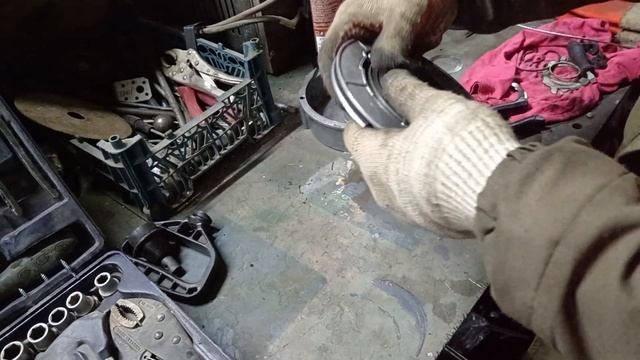 Буран заклинил ручной стартер снегохода. Ставим новый тросик, пружину. @Pavel_SIBERIA смотреть онлайн