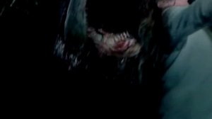 Кабан ест людей,откусывает все части тела