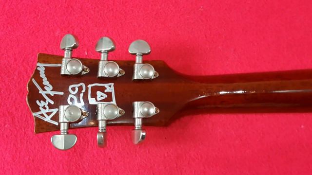 [2015] Gibson Custom Ace Frehley 1959 Les Paul Standard Aged & Signed смотреть онлайн