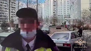 Лжесотрудник ГИБДД в качестве взятки предложил водителю передать пять бутылок пива и коньяк