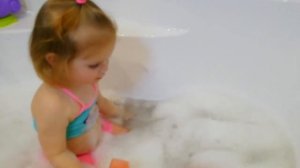 София как мама .Маленькая София играет с куклой.Little Sofia play.Baby.Видео для детей.