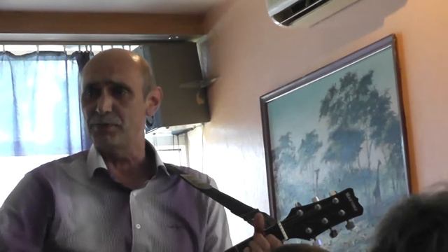Поет Анатолий Баранов