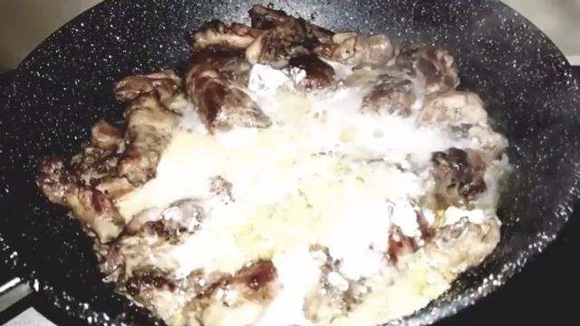 Курица в Сметанном Соусе с Чесноком и Пряными Травами  / Это Очень Вкусно