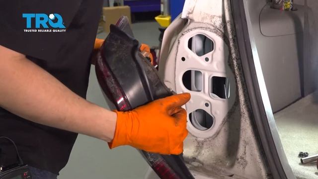 How To Replace Taillight 2001-2007 Toyota Highlander
