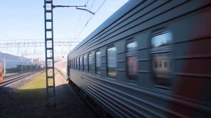 Электровоз ЭП2К-388 с перегоняемым пассажирским поездом.