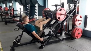 Жим ногами в тренажёре                (45 градусов)