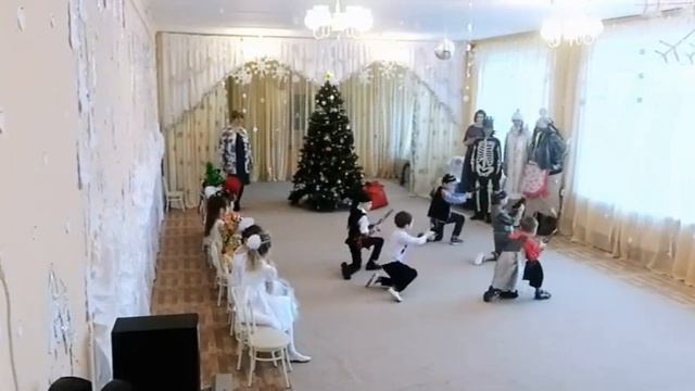 "Танец разбойников" на новогоднем утреннике в детском саду смотреть онлайн