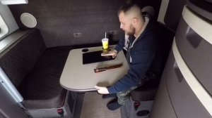 Дальнобой по США. Обзор Volvo vnl 780. Трак Alexa Florida. Американские грузовики