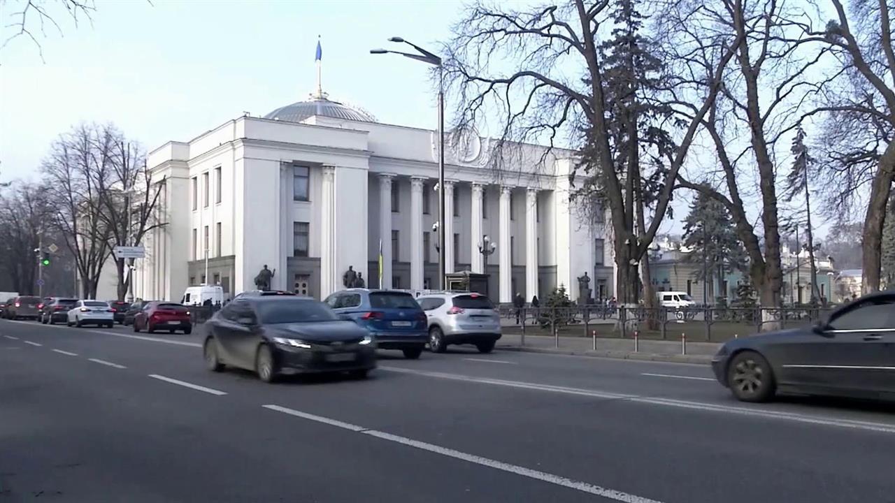 Владимир Зеленский приостановил деятельность на Украине сразу 11 политических партий