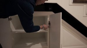Шкаф под лестницей в частном доме (обзор)