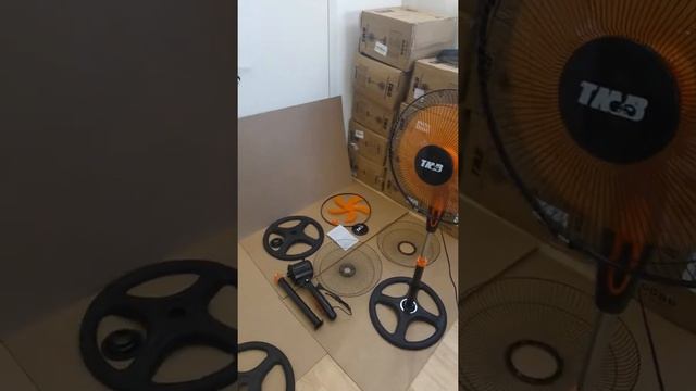 Красивый вентилятор напольный 35W TB-406B на круглой ножке смотреть онлайн