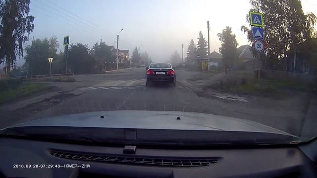 Абакан. ПДД. Обгон на пешеходном переходе Хайлендер Е403КК19 ул. Центральная смотреть онлайн