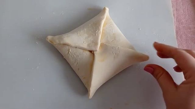 Слойки с начинками. Из готового слоеного теста. Супер быстрый рецепт к чаю.
