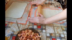 ЗАКРЫТЫЙ ПИРОГ ИЗ СЛОЁНОГО ДРОЖЖЕВОГО ТЕСТА С ПРОСТОЙ НАЧИНКОЙ.