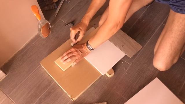Как отрезать плитку стеклорезом
