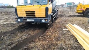 Татра 815 автобетоносмеситель в поле