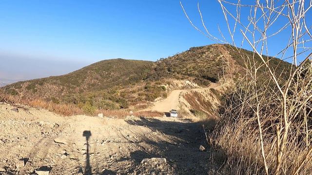 1988 Subaru GL (Leone/Loyale) goes up and down a steep hill in the Santa Ana Mountains смотреть онлайн