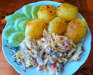 Отварной картофель, обжаренный на сковороде.mp4