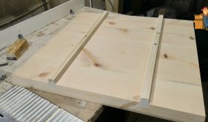 Люк для погреба из сосны.