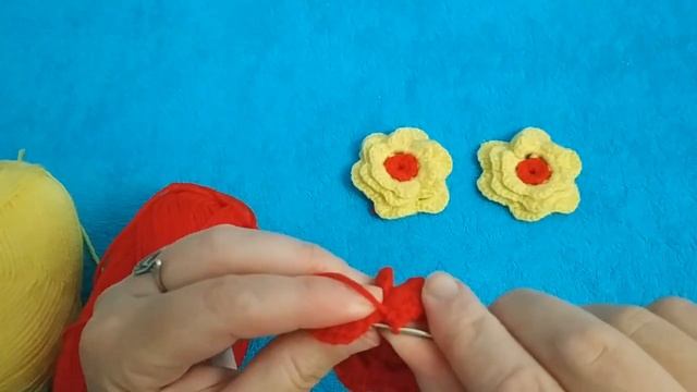 Цветочек крючком для украшения тапочек