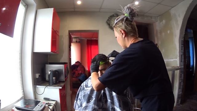 Моя невеста Алёна делает мне молодёжную стрижку смотреть онлайн
