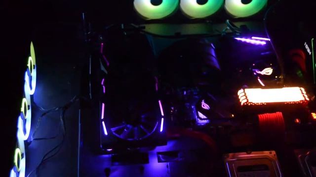 Lian Li Républic of gamers desk смотреть онлайн