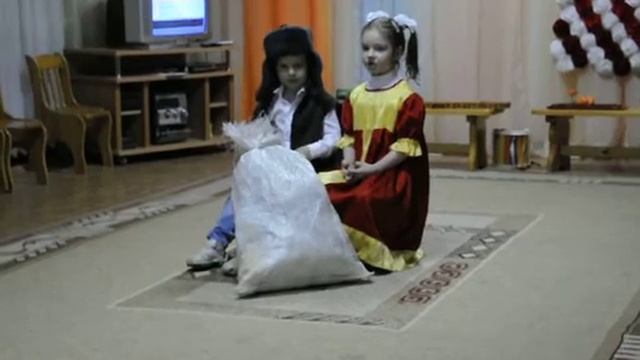 Макар и Алёна ."Семечки" Праздник в детском саду к Дню Матери. смотреть онлайн