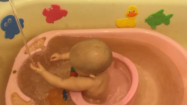 Купаемся с рыбкой. Развивающие игрушки для купания малышей. смотреть онлайн