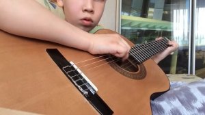 Крутая мелодия на гитаре на одной струне.