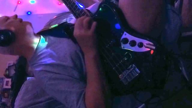 bass guitar fuzzé avec le tube KING de Ibanez et le wah WD7 Ibanez смотреть онлайн