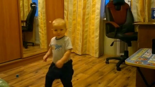 Малыш суперски танцует брэйк смотреть онлайн