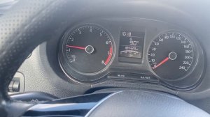 Трогаемся с газом. Тахометр, работа педалями.