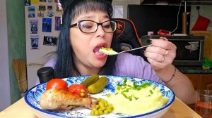 Мукбанг | Пюре с курочкой,соленья и рюмашка ? | Обжор Асмр