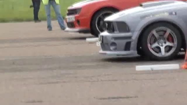 50 FORD MUSTANG vs CHEVROLET CAMARO.avi смотреть онлайн