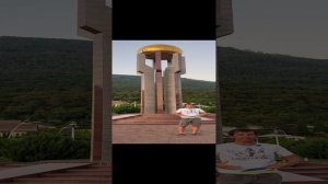 Сфера - символ гармонии. Памятник независимости в Гаграх в Абхазии. Психологический туризм.