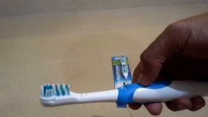 Oral B CrossAction Power Toothbrush & Replacement heads