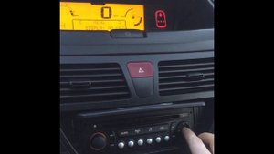 Citroen C4 Picasso : How To Set / Adjust the clock , time and date. Easy guide (subtitles)