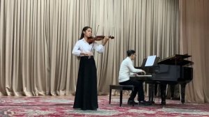 "Vals" (skripka va fortepiano uchun), (Mehroj Muxtorov musiqasi) - Aliboyeva Muxlisa, (Namangan).