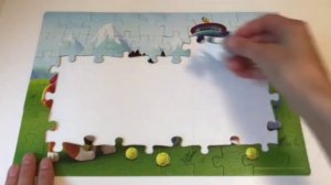 Райдер играет с щенками на полянке.Собираем пазлы для детей с героями мультфильма Щенячий патруль.