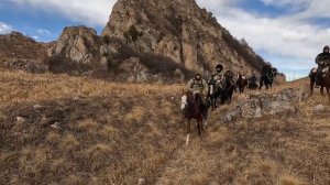 Смелые Духом: Чеченские Всадники Покоряют Смертельные Тропы в Горах, Следуя Предкам