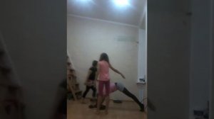 Йога! С Катей и Алисой! Сломала ногу? !????!!!