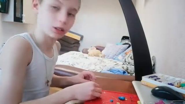 Продолжаем лепить смешариков  Кар-Карыч из пластилина