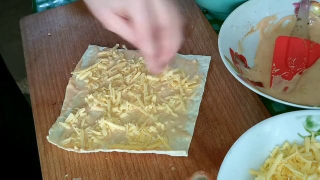 Сосиски в лаваше с необычным дополнением смотреть онлайн