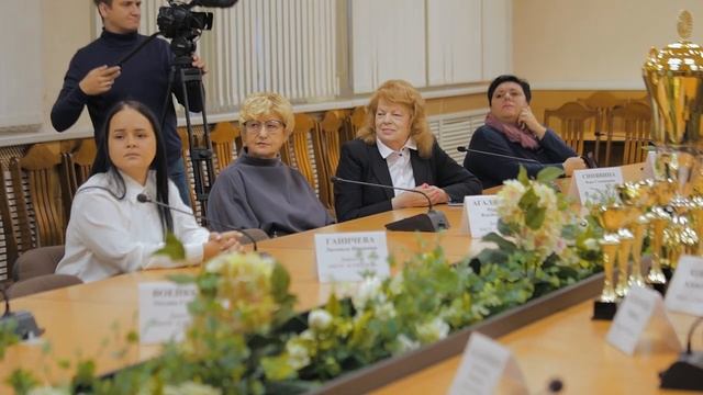 В Брянске чествовали юных патриотов смотреть онлайн